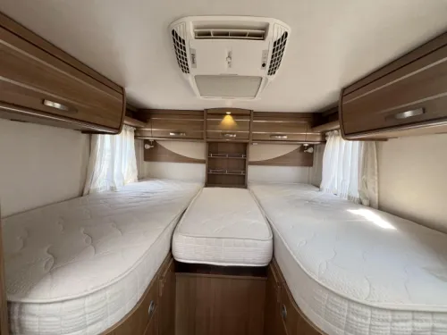 Hymer T 678 CL Roof air conditioning | Very Complete photo: 17