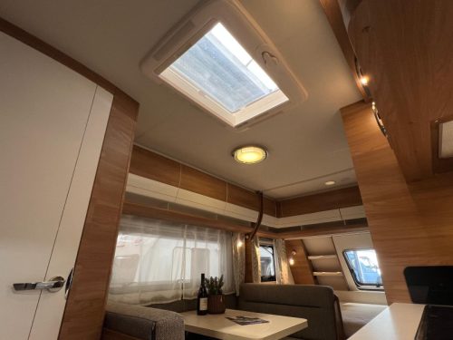 Hobby De Luxe 490 KMF awning bunk bed bicycle photo: 10
