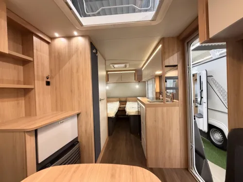 Knaus Sport 460 EU 1800KG + Lits jumeaux photo : 5