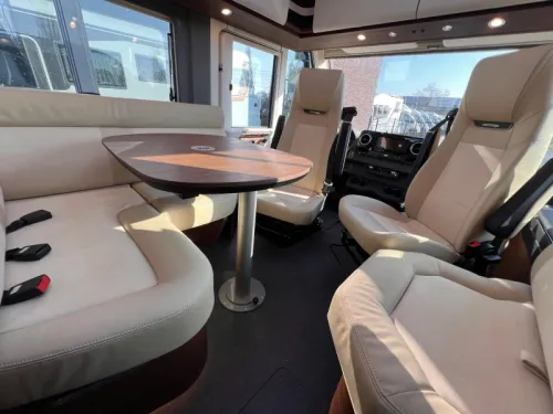 Carthago Chic C-Line I 4.9 LE MERCEDES/OVERHEAD CUPBOARDS  photo: 3