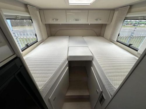 B&uuml;rstner Nexxo Van T 690 G SINGLE BEDS + 3,650 KG. photo: 7