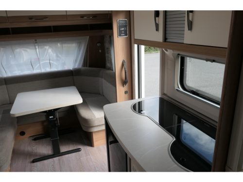 Hobby De Luxe 460 LU Einzelbetten Rangierhilfe und Vorzelt Foto: 9