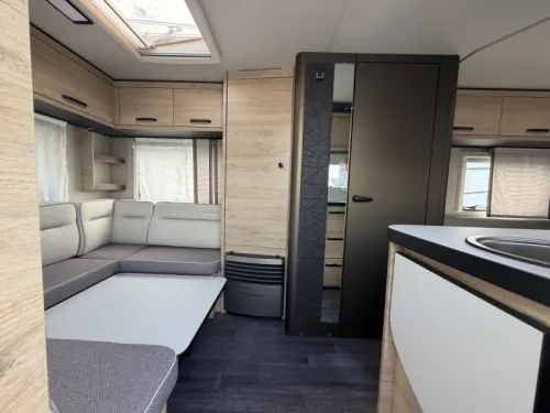 Weinsberg CaraOne Edition HOT 480 EU Einzelbetten / Rundsitzgruppe  Foto: 9