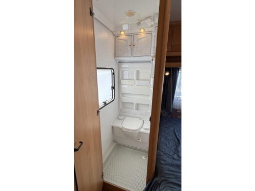 Hobby Excellent 495 UFE franz&ouml;sisches Bett Rundsitzgruppe Toilette Foto: 3