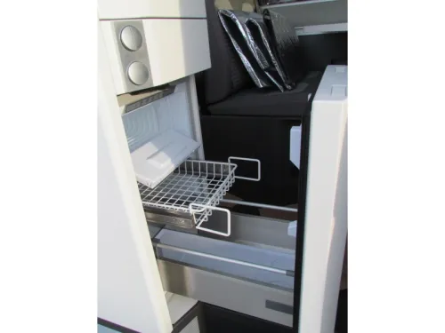 Volkswagen Grand California Transverse and Pop-top Bed, Automatic photo: 5