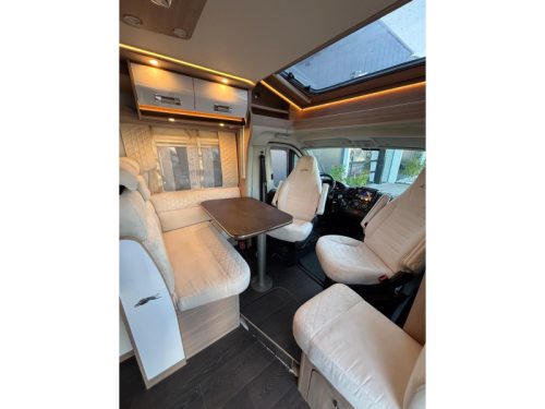 Laika Kosmo 212 leveling system queen bed 7m photo: 8