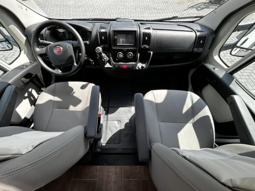 B&uuml;rstner Nexxo 728 T Single-beds/2015/Euro-5 photo: 17
