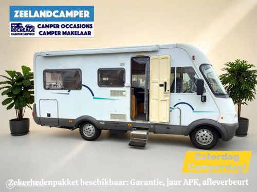 Hymer B574 &ndash; Spacious A-class Motorhome with fixed bed AND generous pop-top bed photo: 3
