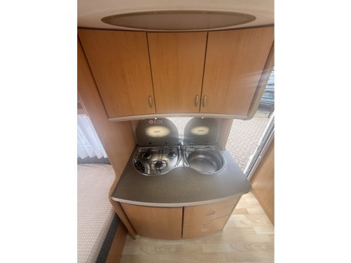 Hobby de luxe 400 SF transverse bed 4 berths awning mover screen door heater truma toilet photo: 7