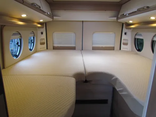 Malibu Van Charming Coupe 640 LE L&auml;ngsbetten, Automatik Foto: 2