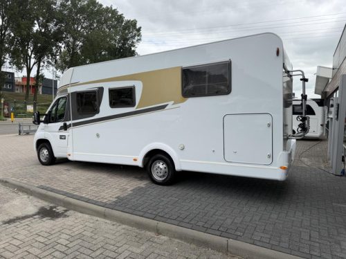 Carado T447 Euro6 Single Beds Awning Solar Panel Bearlock Bike Rack photo: 5