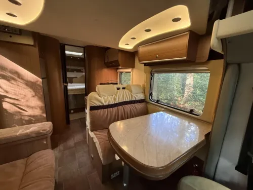 B&uuml;rstner Ixeo Plus 726 IT Queen bed Pop-top roof Air conditioning photo: 10