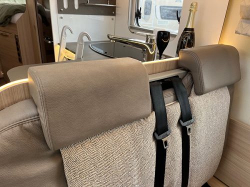 B&uuml;rstner Lyseo T 728g Aut. Dachklimaanlage Einzelbetten Klimaanlage Cruise BearLock Fahrradtr&auml;ger Foto: 23