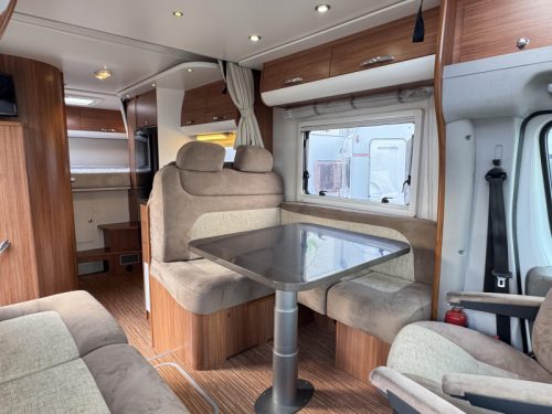 Adria Matrix 680 SP -5 Personen-mit Hubbett Foto: 4