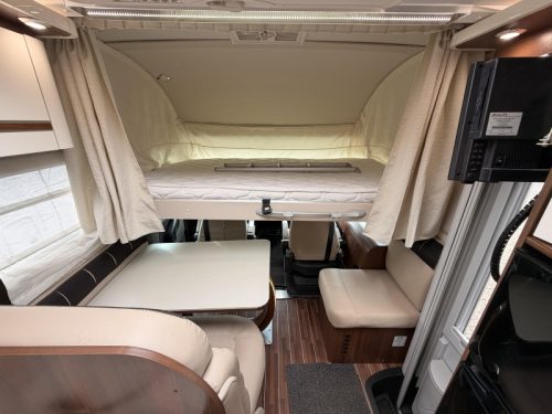 McLouis Nevis 880 G 150HP French bed Automatic photo: 14