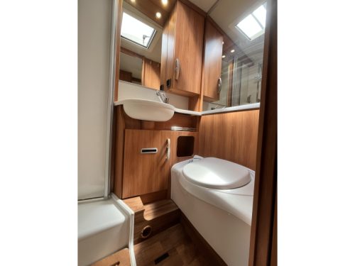 Hymer Exis-i 588 automaat en 150pk  foto: 12