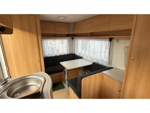 Home-Car Racer Trophy 43 fixed bed dinette toilet photo: 1