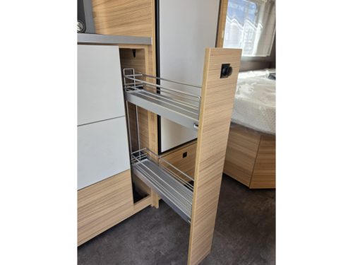 Dethleffs Summer Edition 470 FR U-shaped dinette, French bed photo: 9
