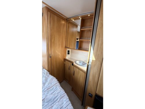 Fendt Saphir 470 TFB French bed round seating toilet photo: 11