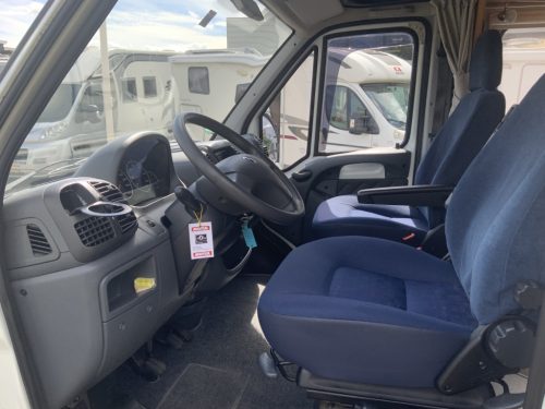Chausson Trigano Flash 08 2.3 128 hp French bed, side sofa, half-dinette, Swivel seats, very neat condition Year of manufacture 2006 Motorhome centre on the road Marum photo: 18
