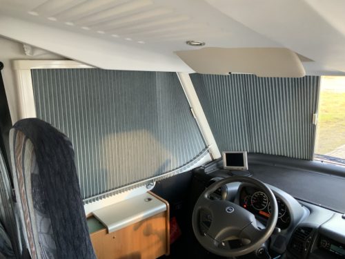 Hymer B 614 2.8 JTD 146 HP Integral, Transverse &ndash; bed & Pull-down bed, Garage etc., Year 2005 Camper centrum on the road photo: 5