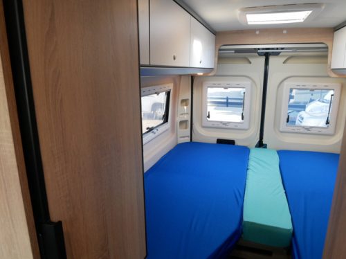 Clever 6.40 Mtr Buscamper, Maxi Chassis, Low Single Beds!! photo: 16