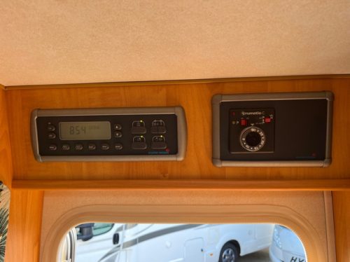 Eura Mobil Compact Off-grid Omvormer Zonnepaneel Maxi-Fan 4p. Foto: 12
