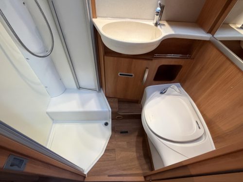 Hymer Exsis-T 588 EX L&Auml;NGSBETTEN- 55.532 KM Foto: 12