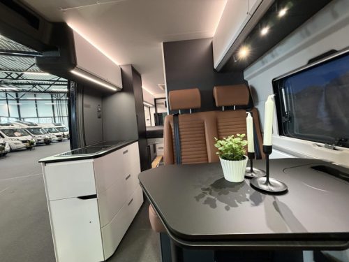 Adria Twin Sports 640 SGX pop-top roof / automatic photo: 15