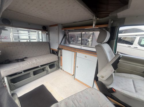 Volkswagen T 4 Carthago Westfalia 2.5 102 PS in sehr gutem Zustand, neue APK, Kastenwagen, 4 Schlafpl&auml;tze, Hubdach, Standheizung, Solarpanel, Anh&auml;ngerkupplung, PDC A Foto: 9