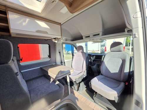 Knaus BoxDrive 680 ME Off Grid, Bom vol Foto: 5