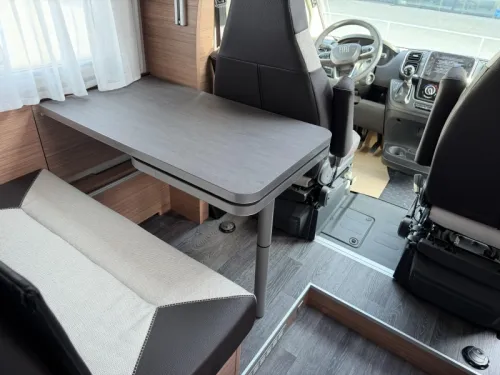 Weinsberg CaraSuite Spicy 650 MEG Automatik / Hubdach  Foto: 4