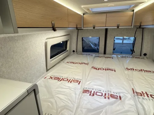 Hymer Grand Canyon S 700 4x4 - Aufstelldach - L&auml;ngsbett Foto: 12