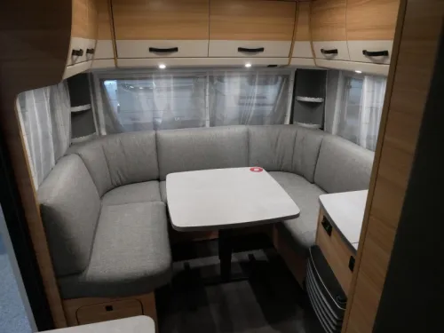 Dethleffs Summer Edition 530 DR U-shaped dinette + Queensbed photo: 5