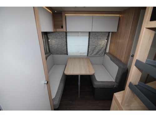 Knaus Sport 420 QD Transverse bed & spacious kitchen! photo: 5