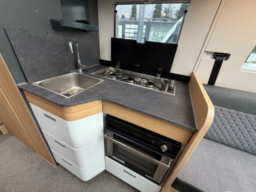Adria Coral Plus 670 DL LEVEL/LITHIUM/WECHSELRICHTER Foto: 7