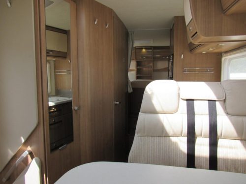 Hymer Exsis-i EX 688 Single beds pull-down bed integrated bj2014 photo: 7