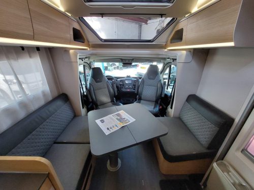 Adria Coral 650 DL L&auml;ngsbett/Face2Face/Heavy Foto: 2