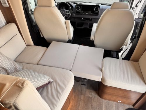 Hymer B-MC T 680 single beds pop-top roof photo: 11