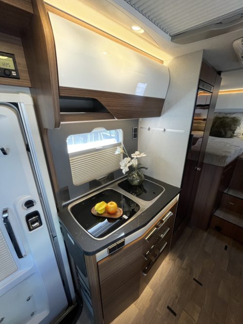 Hymer B 580 BMC MERCEDES AUTOMATIC SINGLE BEDS XXL GARAGE photo: 4
