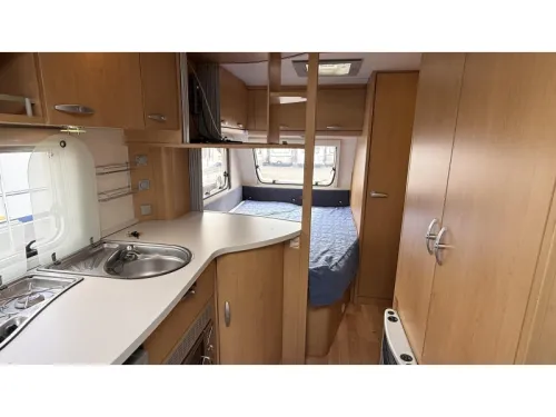 Knaus Sudwind 500 FU frans bed rondzit toilet  foto: 2