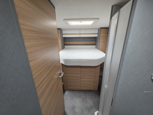 Dethleffs Just 90 T 7052 DBM Queensbett / Hubbett Foto: 15