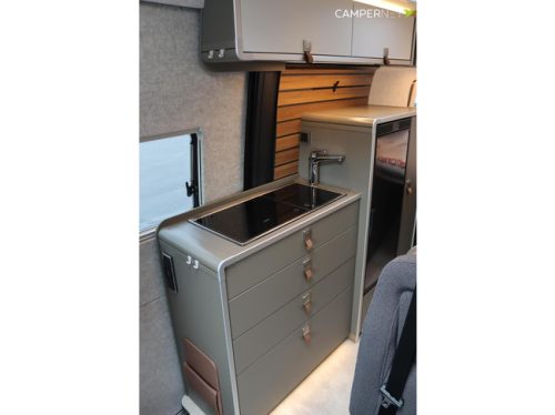 Hymer Grand Canyon S 700 190ch Automatique 4x4 | Pack Premium | Lits jumeaux | Lithium | Auvent | 6.97m | Chauffage diesel | Si&egrave;ges chauffants photo : 13