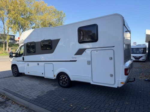 Adria Coral S 670SC French bed Awning Maxxfan Flat Floor photo: 6
