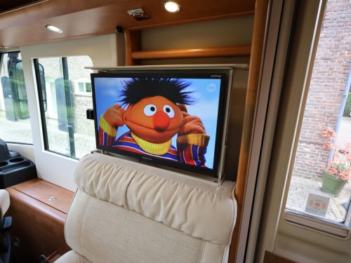 Carthago Chic C-Line II I 4.9 LE automatic - without pop-top roof  photo: 13