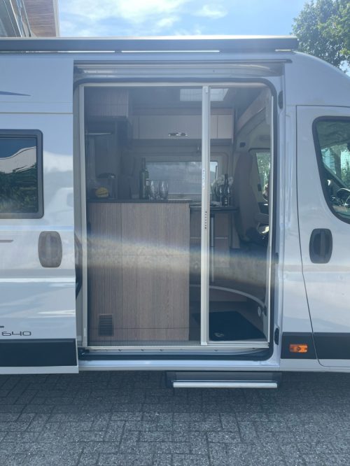 P&ouml;ssl SUMMIT 640 SINGLE BEDS AUTOMATIC VAN CONVERSION photo: 4
