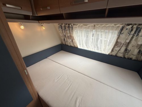 Knaus Sport 420 QD FESTBETT L-Sitzgruppe Vorzelt  Foto: 16