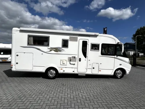 Laika Kreos 7010 French bed/pop-top roof/automatic photo: 4