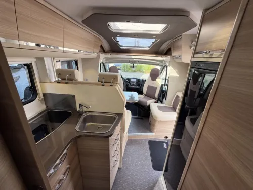 Adria Coral Axess 600 SC Queensbed 34000 km Airco photo: 19