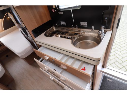 Hobby Excellent 495 UL Single bed/ Thule awning photo: 10